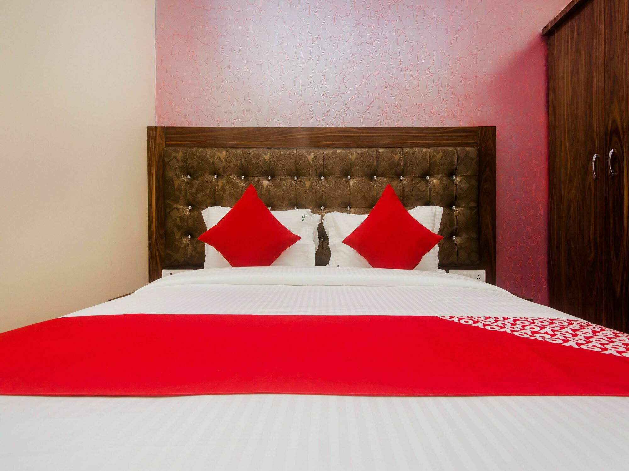 Hotel O Greenforest Near Airport Road Metro Station Mumbai Eksteriør bilde