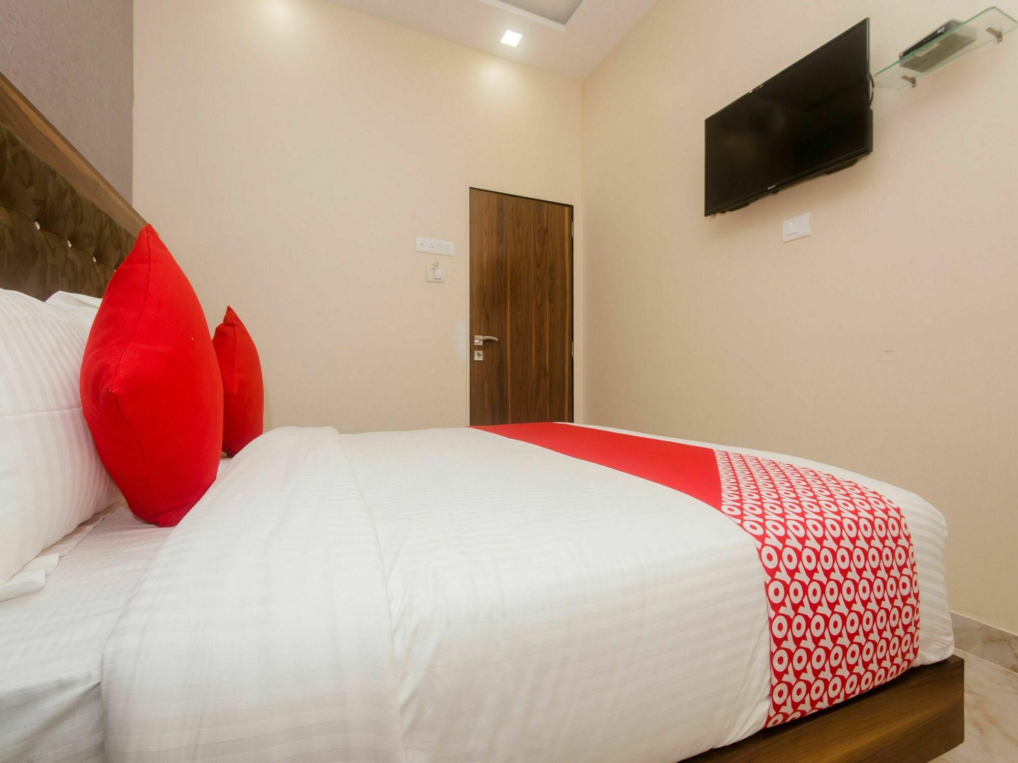 Hotel O Greenforest Near Airport Road Metro Station Mumbai Eksteriør bilde